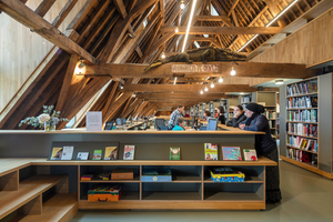  Im ausgebauten Dachgeschoss befindet sich heute die allgemeine Bibliothek Fotos: Luuk Kramer 