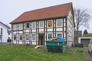  Das Fachwerkhaus in Lemgo zu Beginn der Sanierungsarbeiten Fotos: Kramp & Kramp 