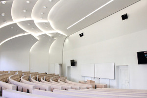  Die Möbel Damm GmbH belegte mit der Modernisierung eines Hörsaals in der Humboldt-Universität zu Berlin den zweiten Platz in der internationalen Kategorie „Segment Solutions“  Foto: Saint-Gobain Rigips 